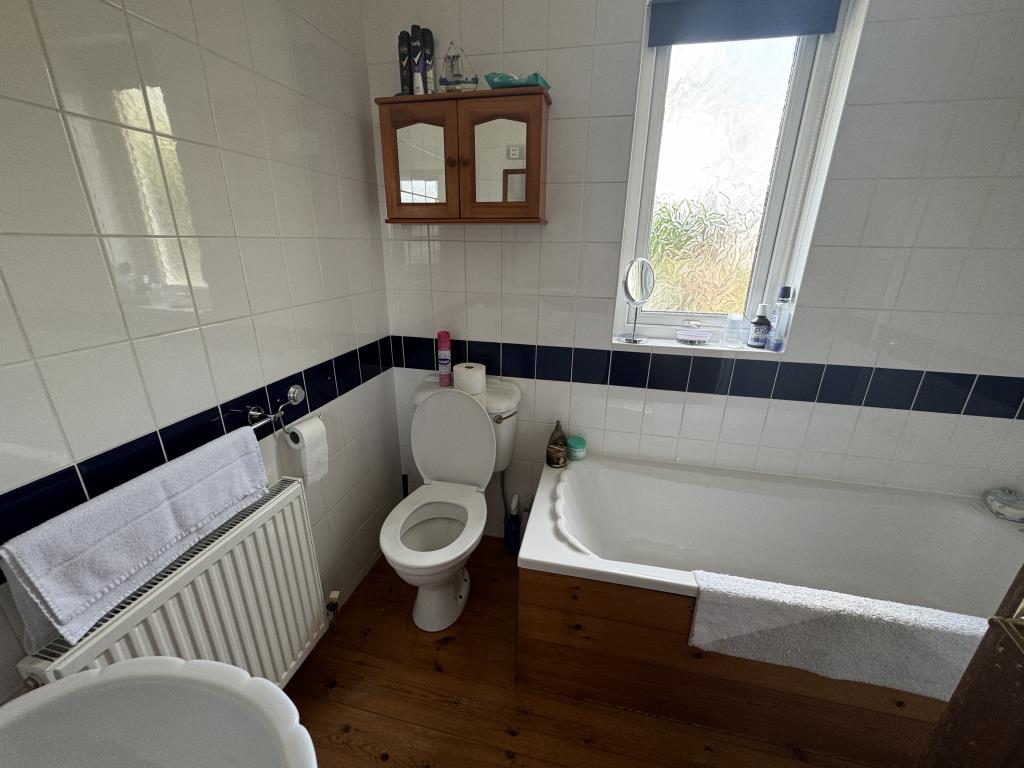 Lot: 95 - DETACHED THREE-BEDROOM HOUSE - Bathroom